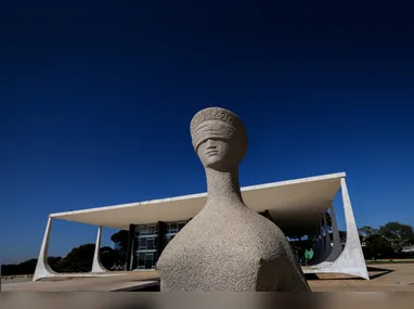 Momento em que eleitor realiza a biometria