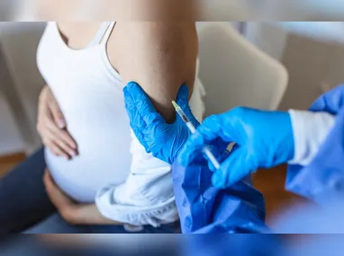 Segurar a cabeça e evitar tocar a boca: saiba como ajudar uma pessoa em convulsão