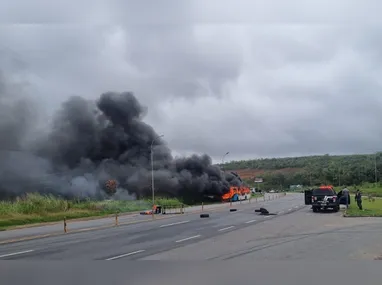 Imagem ilustrativa da imagem Segundo ônibus é incendiado na Serra após morte de suspeito em confronto com a PM