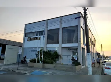 Polícia Militar informou que outros suspeitos conseguiram fugir do local. Corpo da vítima foi encaminhada ao IML