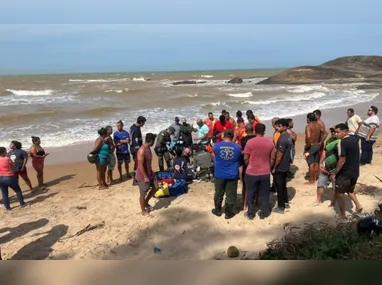 As falésias de Marataízes são consideradas formações naturalmente instáveis, sujeitas à erosão contínua