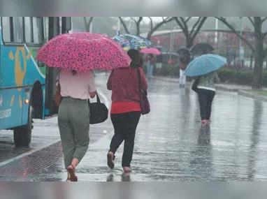 Imagem ilustrativa da imagem Inmet renova alerta amarelo para chuvas intensas no ES nesta sexta-feira