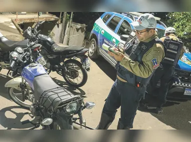 Luis Lacerda possui um celular pessoal e outro para uso profissional
