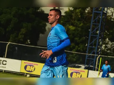 Filipe Luís é homenageado pelo 1º ano treinando o Flamengo