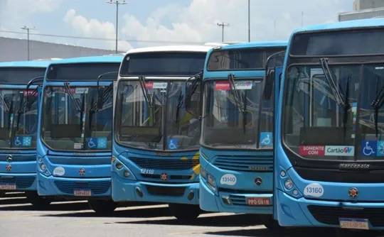 Imagem ilustrativa da imagem Motoristas de ônibus suspendem greve programada para esta terça-feira
