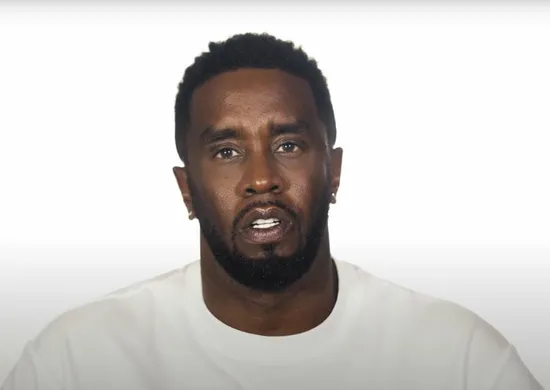 Imagem ilustrativa da imagem Diddy leva vida de luxo na prisão com massagens, celular ilegal e álcool, diz site