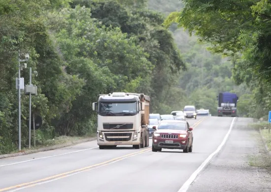 Imagem ilustrativa da imagem Apenas 20% das rodovias brasileiras oferecem alto nível de segurança, diz pesquisa