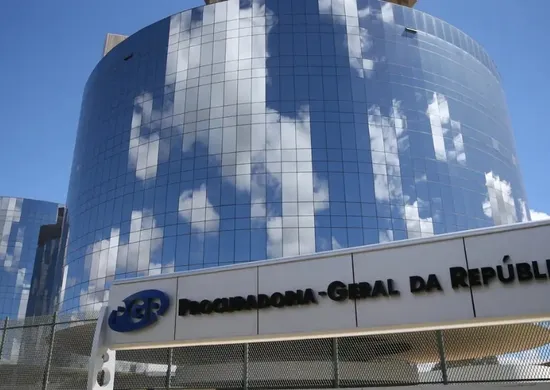 Imagem ilustrativa da imagem PGR recorre de decisão de Dino que proibiu aposentadoria compulsória de juízes