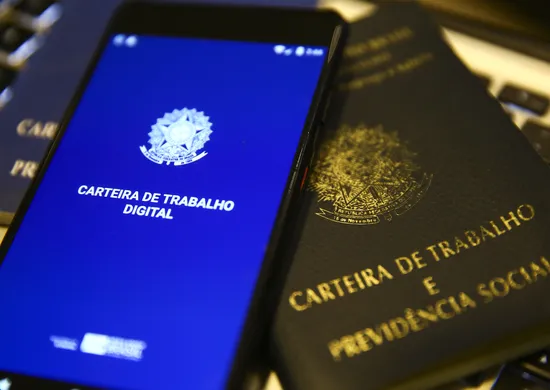 Imagem ilustrativa da imagem Desemprego cai para 5,3% e emprego bate recorde no Brasil