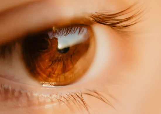 Imagem ilustrativa da imagem Saiba como identificar câncer nos olhos de crianças