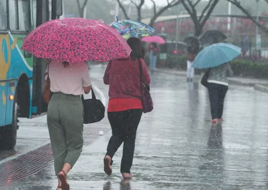 Imagem ilustrativa da imagem Inmet renova alerta amarelo para chuvas intensas no ES nesta sexta-feira