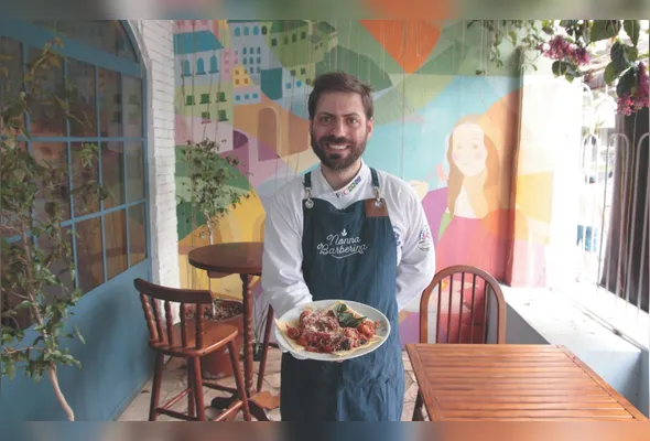 Chef Eduardo Gava mostra o ravióli  pomodorini e basilico,  preparado com trigo italiano e ovos caipiras.
