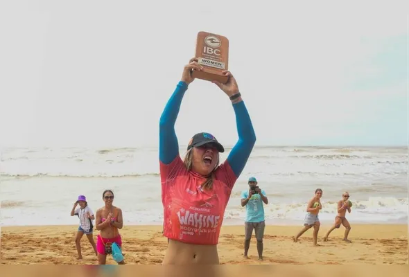 Imagem ilustrativa da imagem Atleta da Áustria confirma título do Circuito Mundial de Bodyboarding em Jacaraípe