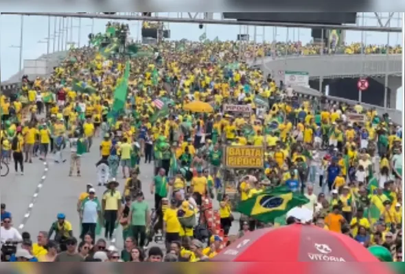 Manifestantes realizam ato de apoio ao ex-presidente Jair Bolsonaro