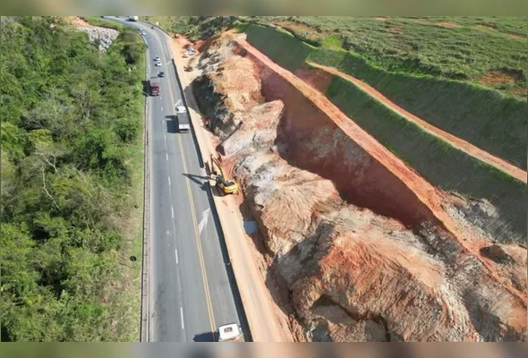 Os fragmentos resultantes são transportados para depósitos específicos