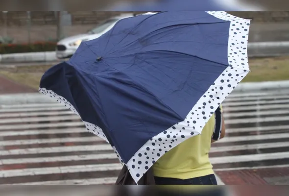Sombrinha em mãos: previsão de chuva  para os próximos dias no Estado