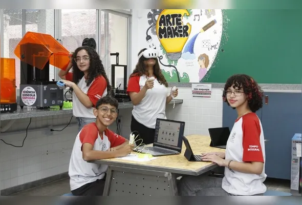 Lucas Henrique Dias, 13 anos, Julia Pereira, 15 anos, Ana Clara Cardoso, 16 anos, e Natalia de Almeida, 17 anos