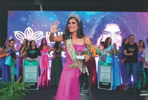 Lara Siqueira foi coroada a nova rainha após vencer o concurso realizado durante o Cacau Fest, em Linhares