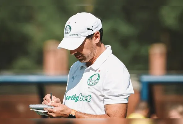 Abel Ferreira, técnico do Palmeiras com contrato até dezembro de 2027
