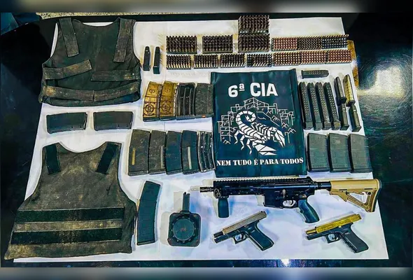Os militares acionaram o Esquadrão Antibombas do Batalhão de Missões Especiais (BME) para o desarme do artefato explosivo do tipo granada.