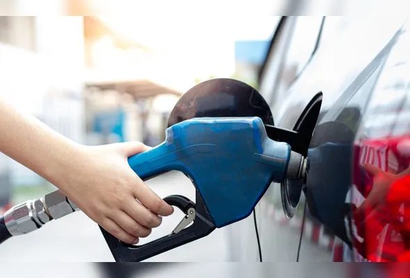 Abastecimento em posto de gasolina