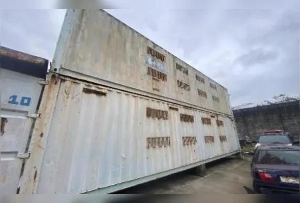 Leilão on-line reuniu mais de 300 participantes e superou a marca de R$ 1 milhão em arredação. Esse foi o lote mais disputado, composto por 33 contêineres em sucata