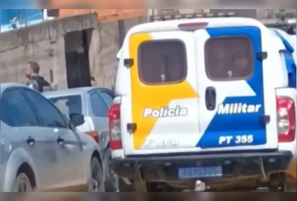 Homem invadiu casa, atirou contra marido da ex-companheira e ainda fez duas crianças de refém