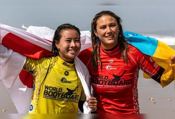 Namika Yamashita e Alexandra Rinder disputam o título de campeã mundial de bodyboard
