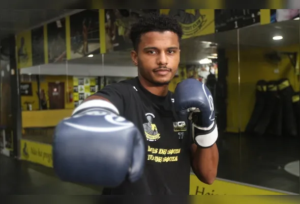 Dênis Júnior, de 27 anos, é capixaba de Vila Velha e vai desafiar o lutador argentino na categoria 64,5 kg