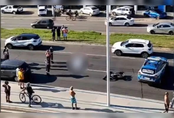 Motociclista é morto após ser atingido por caminhão em Cariacica