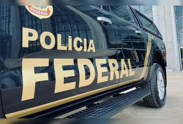 PF cumpre busca e apreensão de celulares na casa de Bolsonaro