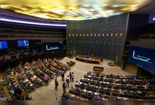 Câmara aprova em 1º turno blindagem inédita ao Congresso em resposta ao STF
