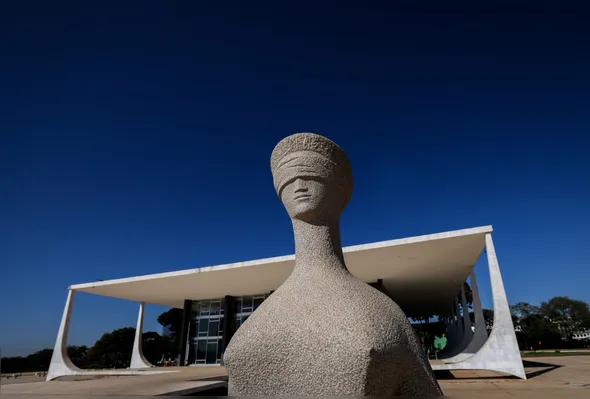 Imagem ilustrativa da imagem Julgamento no STF segue com voto do ministro Cristiano Zanin; assista ao vivo