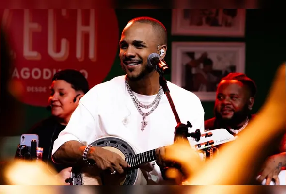 Fabinho, que vem consolidando seu nome entre os grandes do pagode nacional, faz show em Vitória e Cariacica