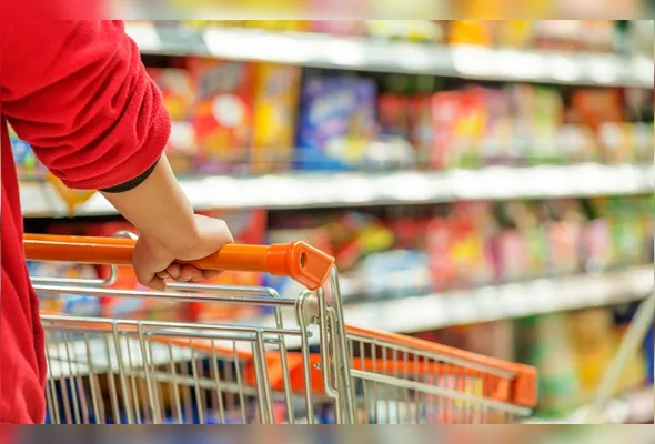 Carrinho de compras em supermercado: reivindicação do sindicato trabalhista é bem-vista no meio empresarial