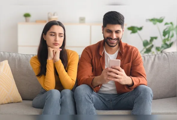 raição virtual e ciúme na internet são causas crescentes de divórcios no Brasil