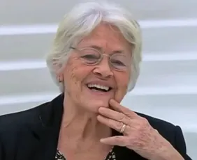 Imagem ilustrativa da imagem Adélia Prado sofre queda, passa por cirurgias e está hospitalizada em Minas