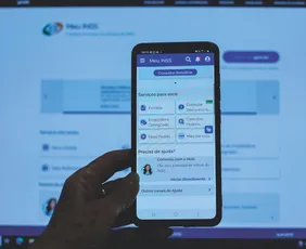 Imagem ilustrativa da imagem Como bancos vão “leiloar” empréstimos a aposentados