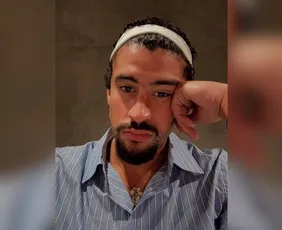 Imagem ilustrativa da imagem Grammy: Bad Bunny é o 1º artista a ser indicado em 3 categorias cantando espanhol