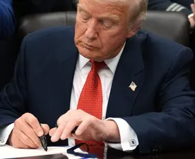 Imagem ilustrativa da imagem Trump anuncia estratégia para acabar com migrações em massa no mundo