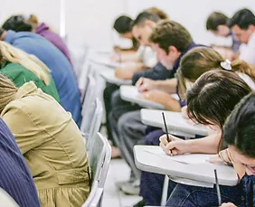 Imagem ilustrativa da imagem Candidatos do CNU realizam prova discursiva neste domingo