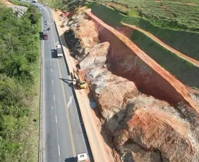 Imagem ilustrativa da imagem Ecovias suspende interdição para desmonte de rochas no km 246 na Serra