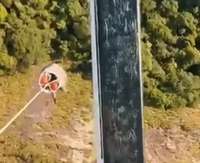 Imagem ilustrativa da imagem Equipamento de parapente dá problema e piloto precisa resgatado em Cariacica