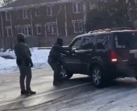 Imagem ilustrativa da imagem Estados Unidos têm protestos após mulher ser morta por agente de imigração