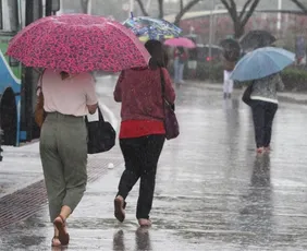Imagem ilustrativa da imagem Final de semana deve ser de tempestade e queda de granizo em todo o ES