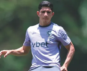 Imagem ilustrativa da imagem Fluminense e Botafogo acertam bases salariais para transferência de Savarino