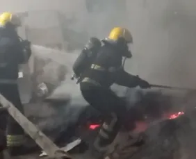 Imagem ilustrativa da imagem Incêndio atinge galpão e destrói materiais de escola de samba