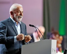 Imagem ilustrativa da imagem Dá até para beber, diz Lula sobre biodiesel da Petrobras