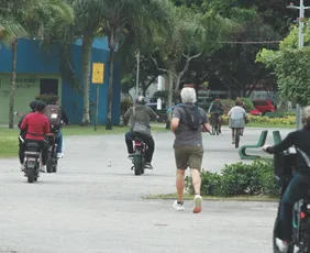Imagem ilustrativa da imagem Moradores pedem mais rigor com bicicletas elétricas em parques, praças e calçadas