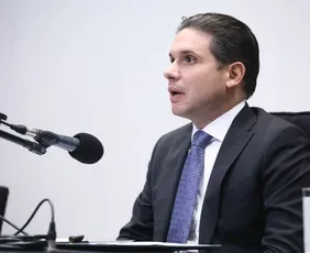 Imagem ilustrativa da imagem Hugo Motta defende fim da escala 6x1 e fala em texto de convergência sobre o tema